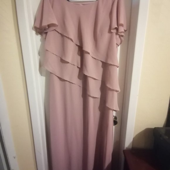 Soft Pink Dress - Picture 1 of 6